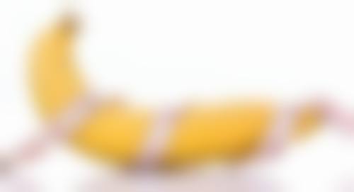熬夜后黑眼圈眼袋顽固?居家护理方法显神通